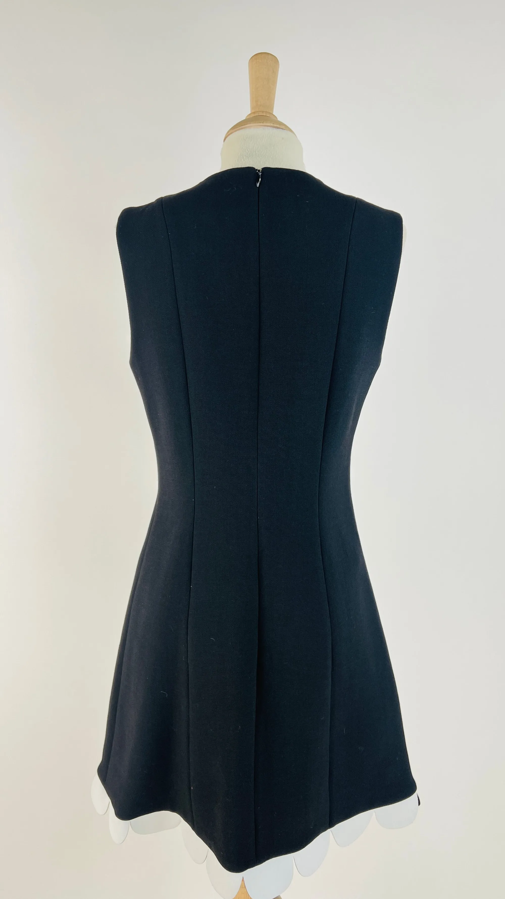 Donna VICTORIA victoria beckham Abiti Corti | Bianco/nero/grigio>Abito nero dettaglio smerlato bianco