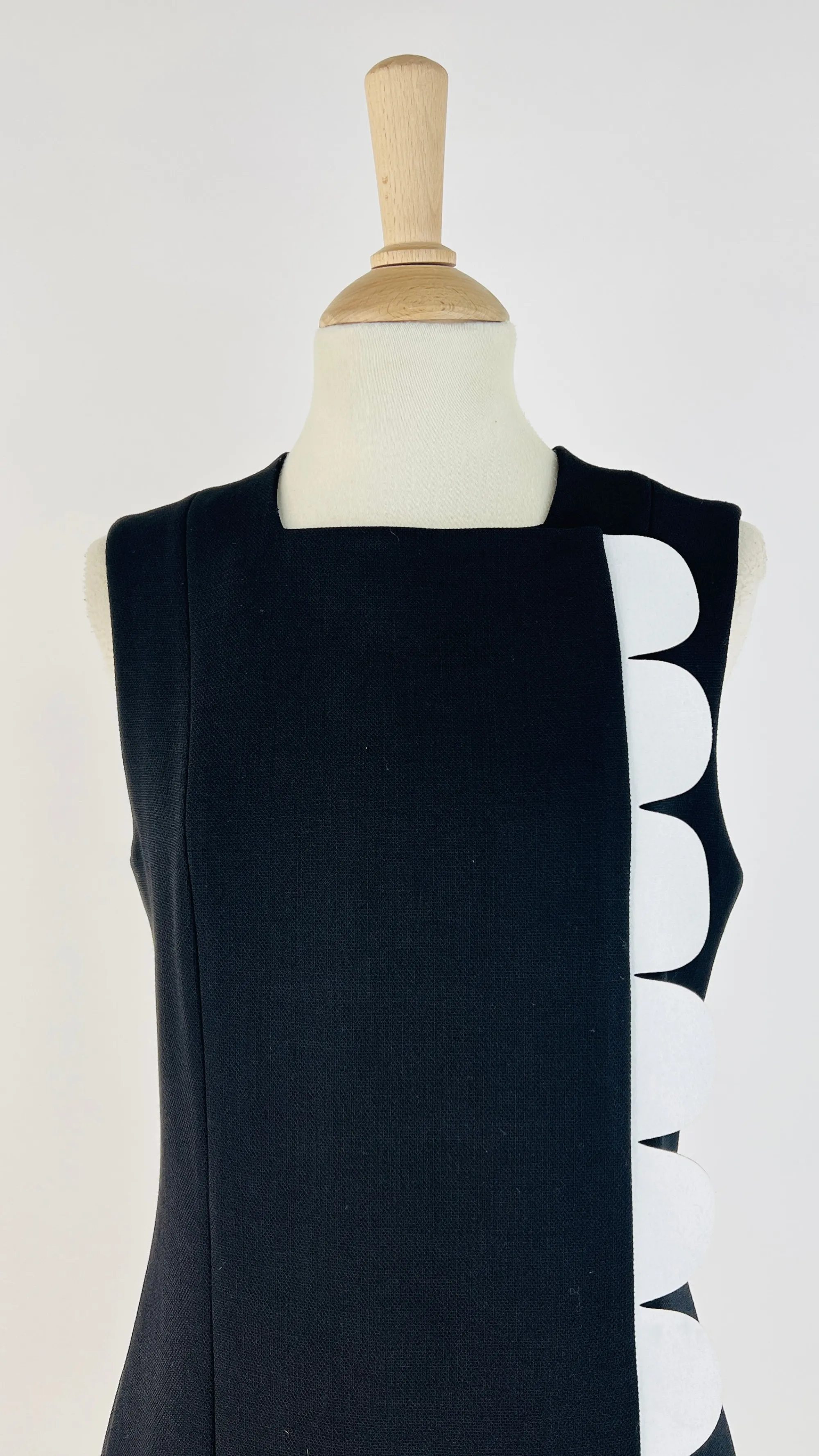 Donna VICTORIA victoria beckham Abiti Corti | Bianco/nero/grigio>Abito nero dettaglio smerlato bianco