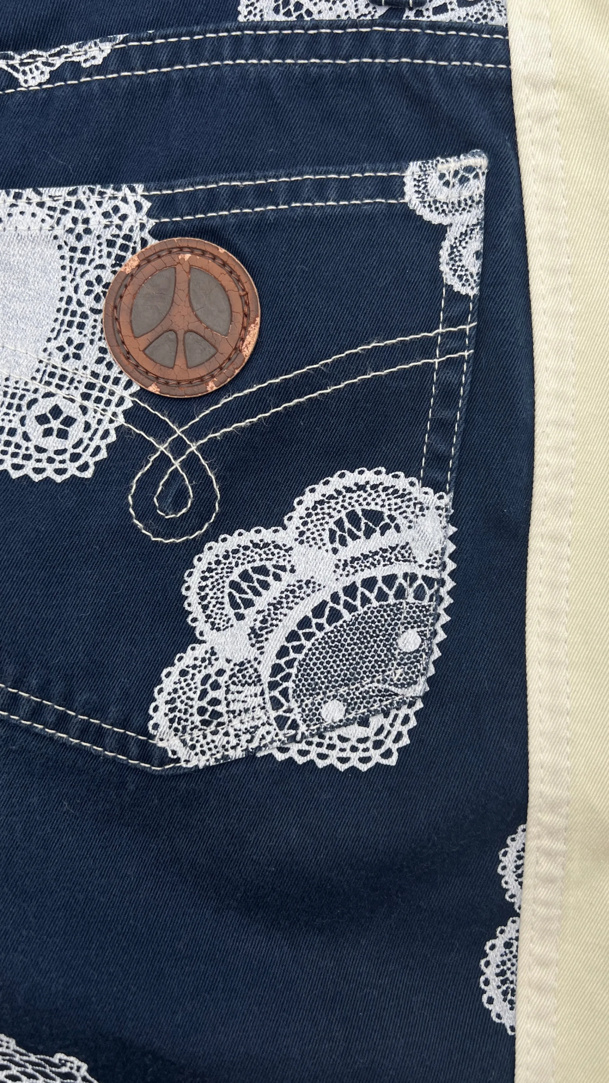 Donna MOSCHINO JEANS Pantaloni E Shorts | Fantasie>Bermuda vintage fantasia centrini