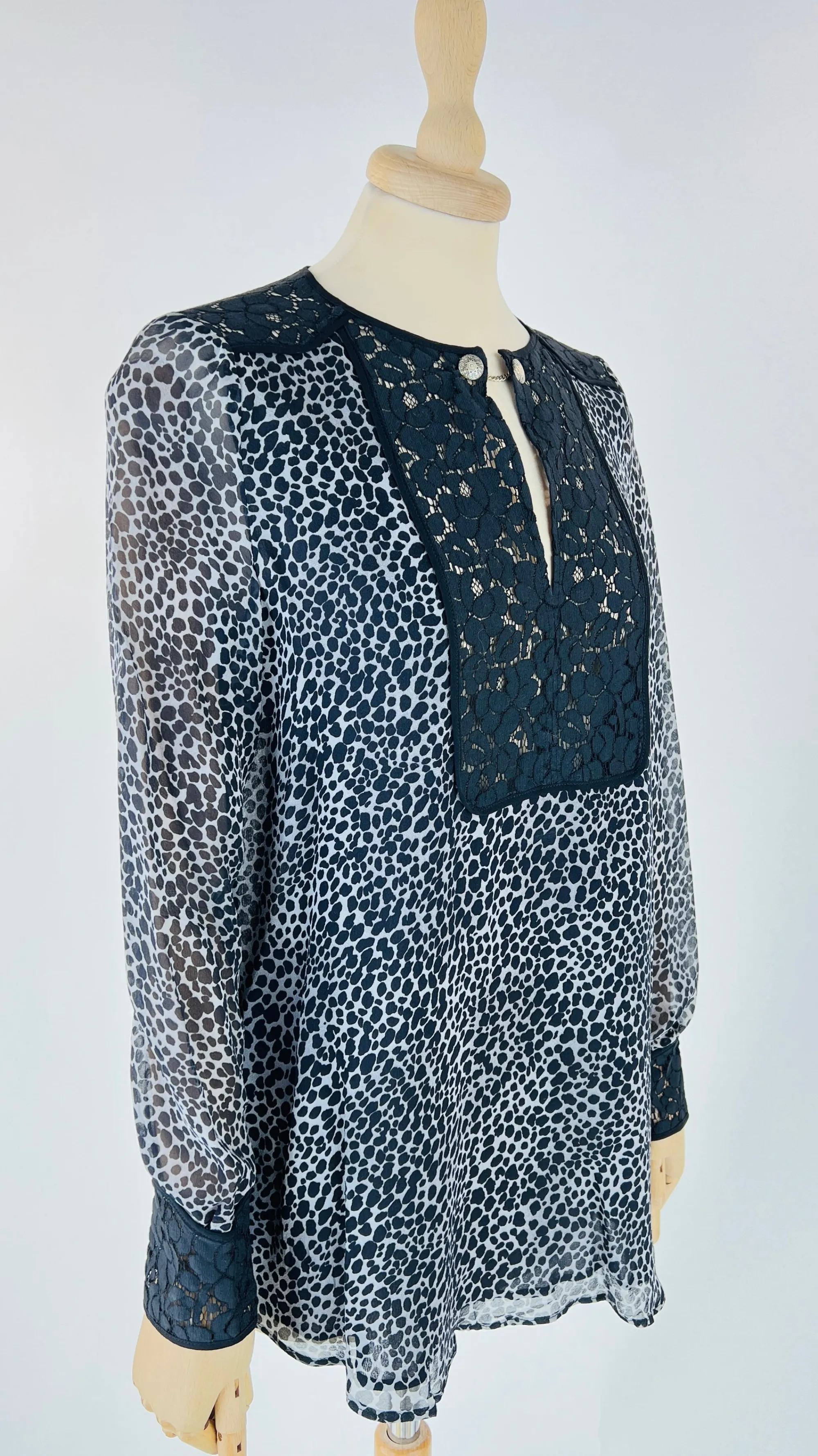 Donna Jo No Fui Camicie | Bianco/nero/grigio>Camicia animalier con dettagli pizzo
