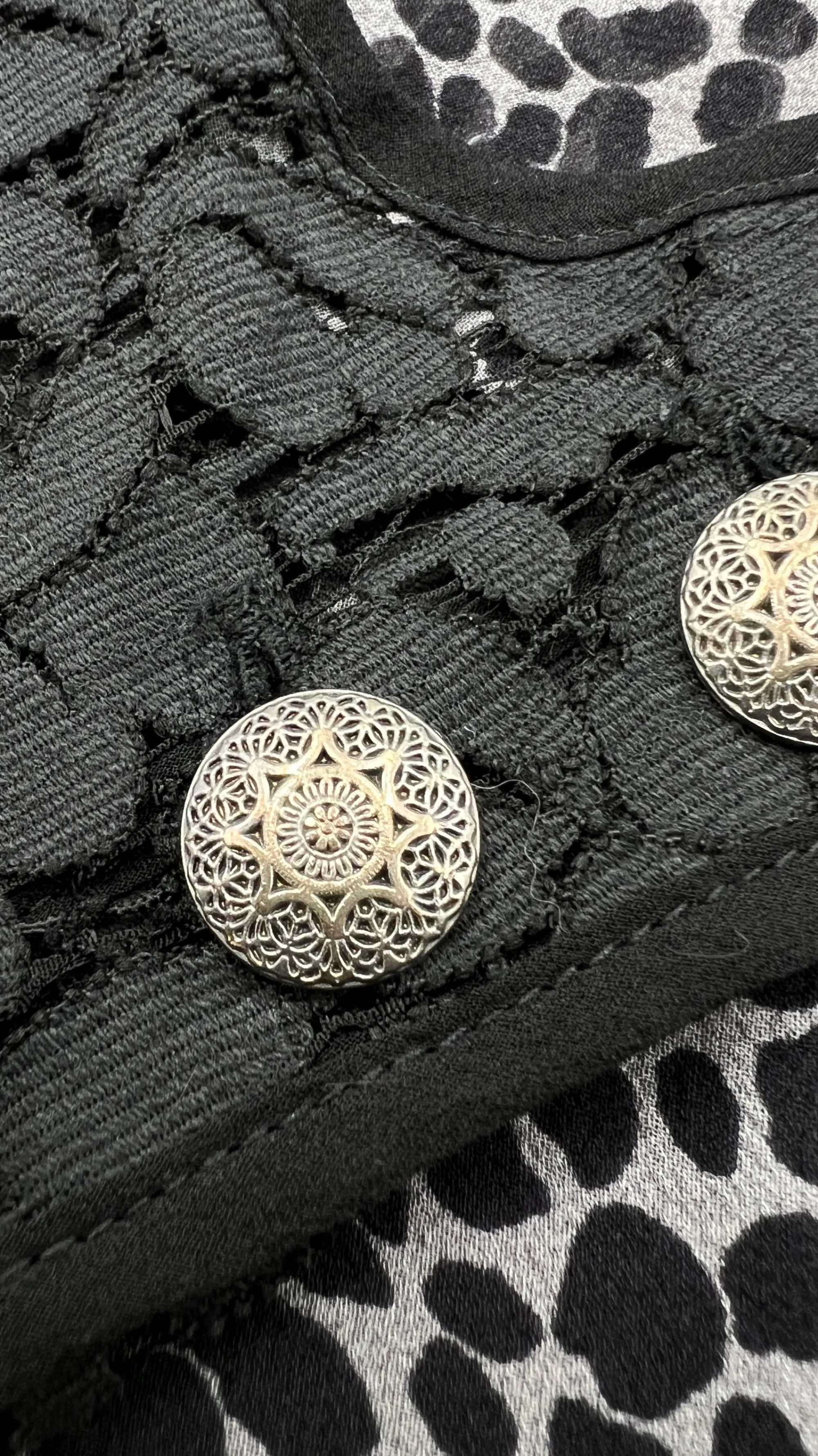 Donna Jo No Fui Camicie | Bianco/nero/grigio>Camicia animalier con dettagli pizzo