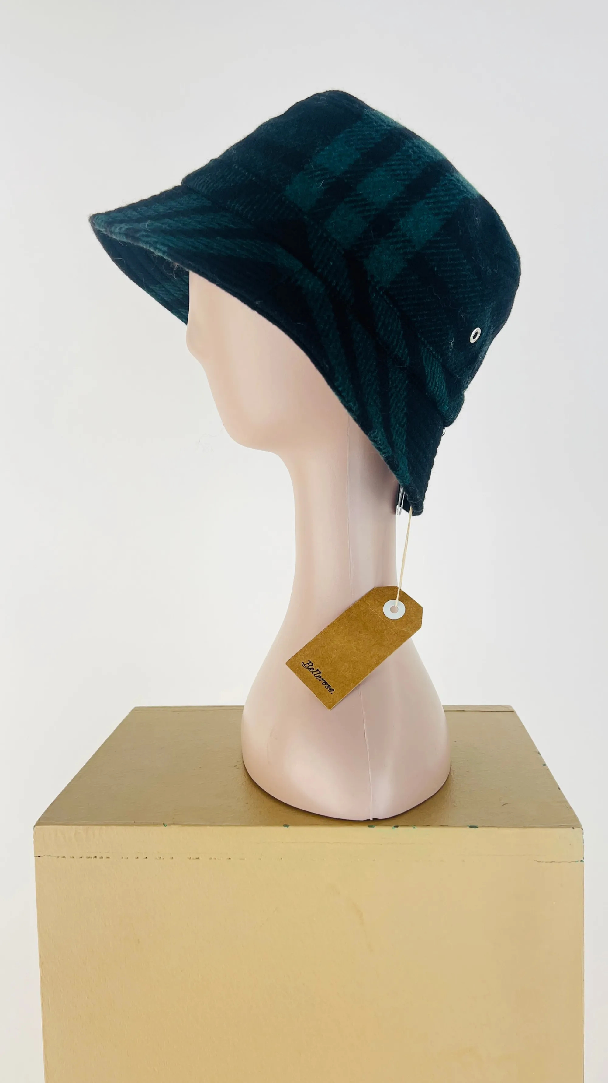 BELLEROSE Sciarpe E Cappelli>Cappello tartan con cartellino