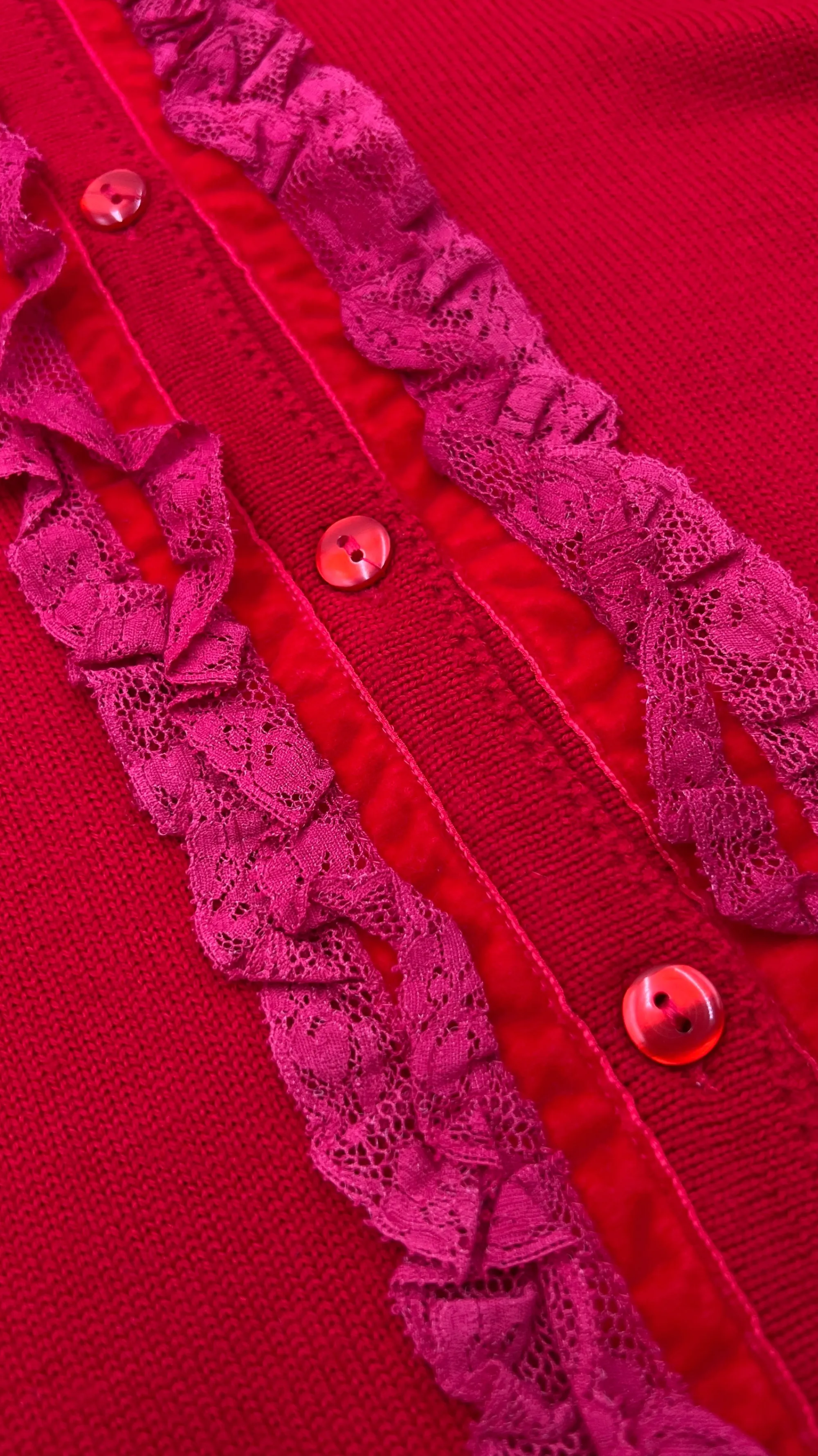 Donna Segreta by Emmanuel Schvili Felpe E Maglieria | Rosso/rosa/viola>Cardigan vintage con pizzo