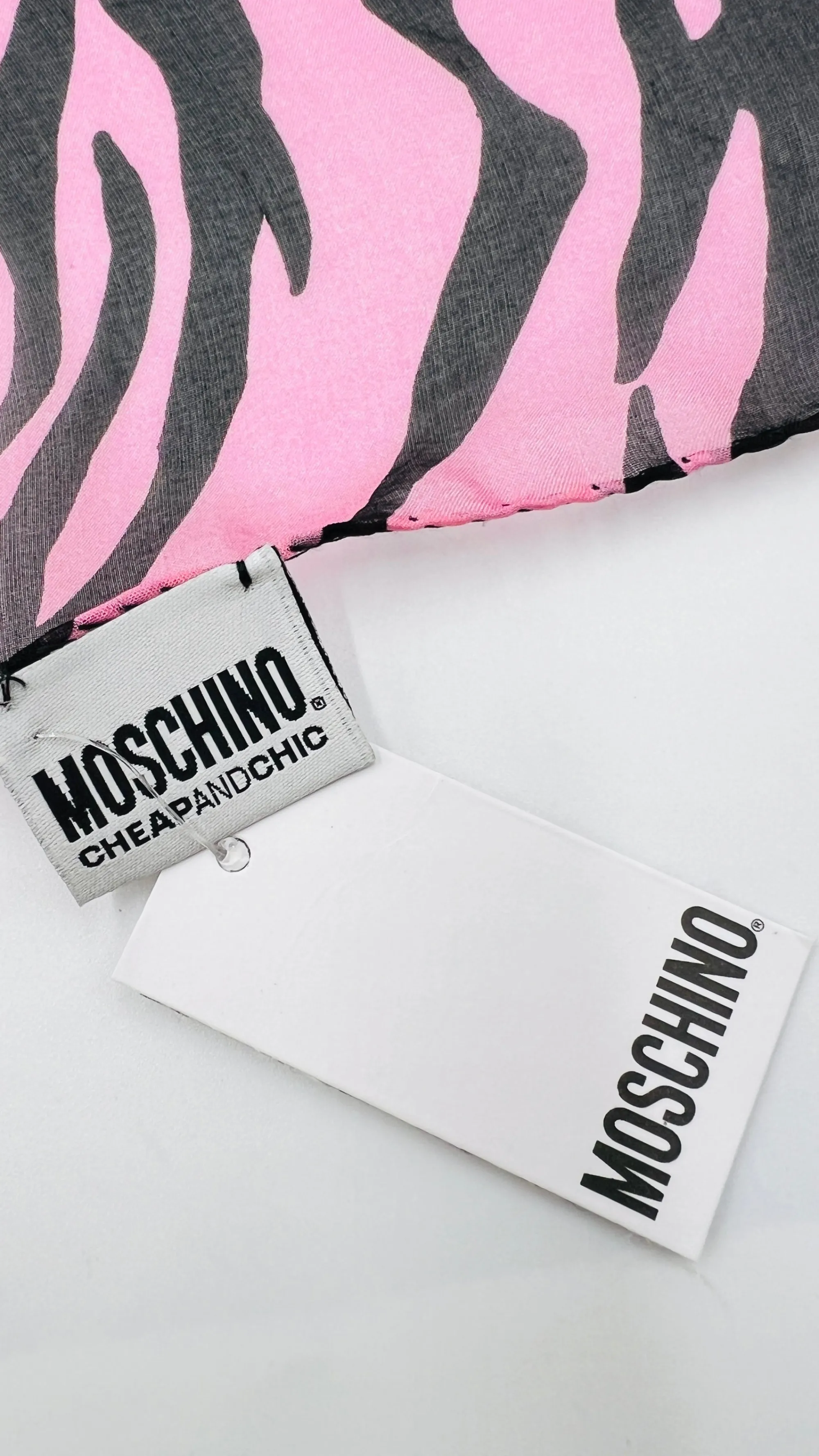 Donna MOSCHINO CHEAP u0026 chic Sciarpe E Cappelli | Fantasie>Foulard in seta animalier con cartellino