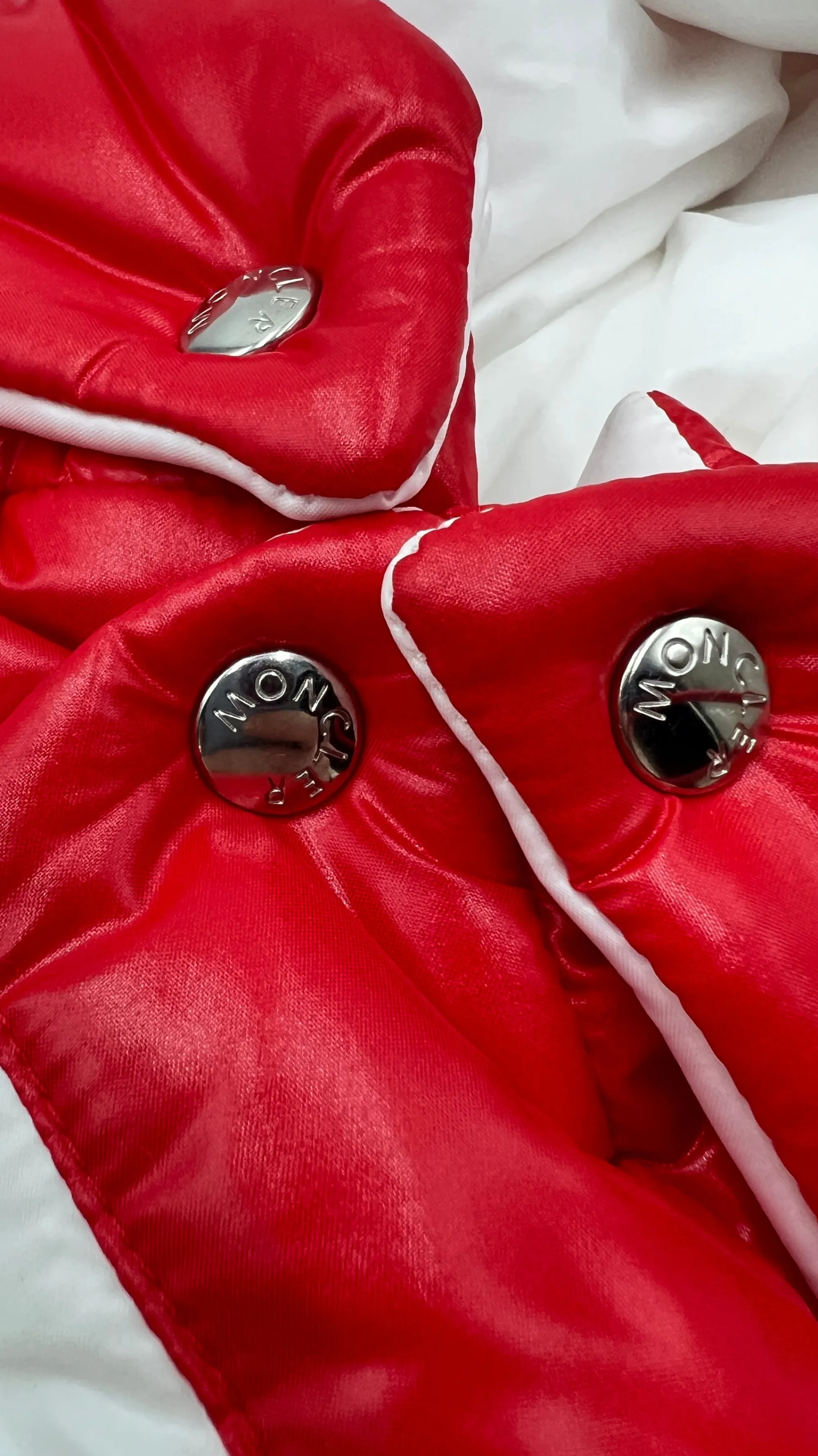 Moncler u0026 Poldo Dog Couture Altri Accessori>Gilet con cappuccio per cani tricolore