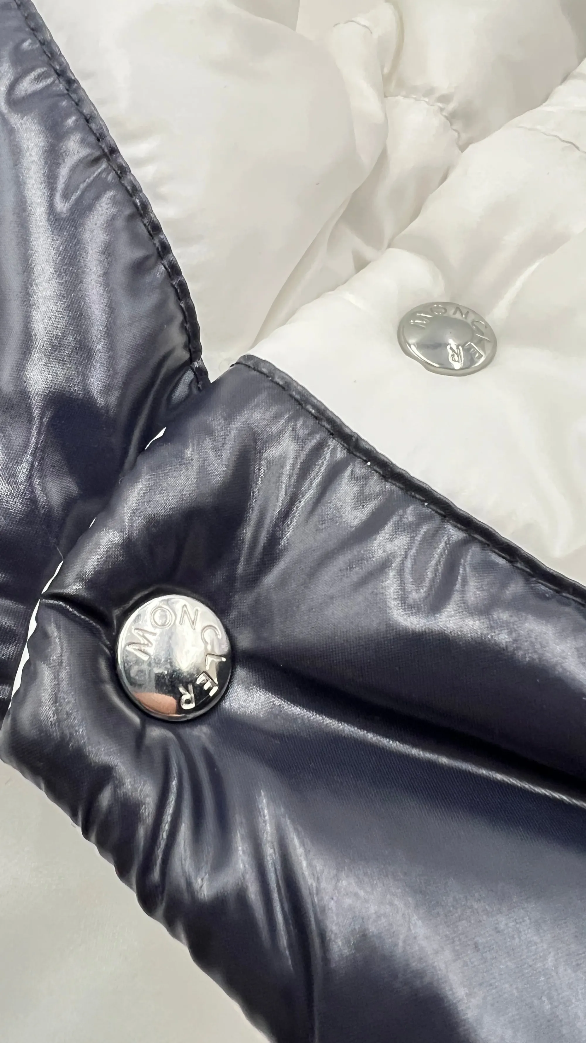 Moncler u0026 Poldo Dog Couture Altri Accessori>Gilet con cappuccio per cani tricolore