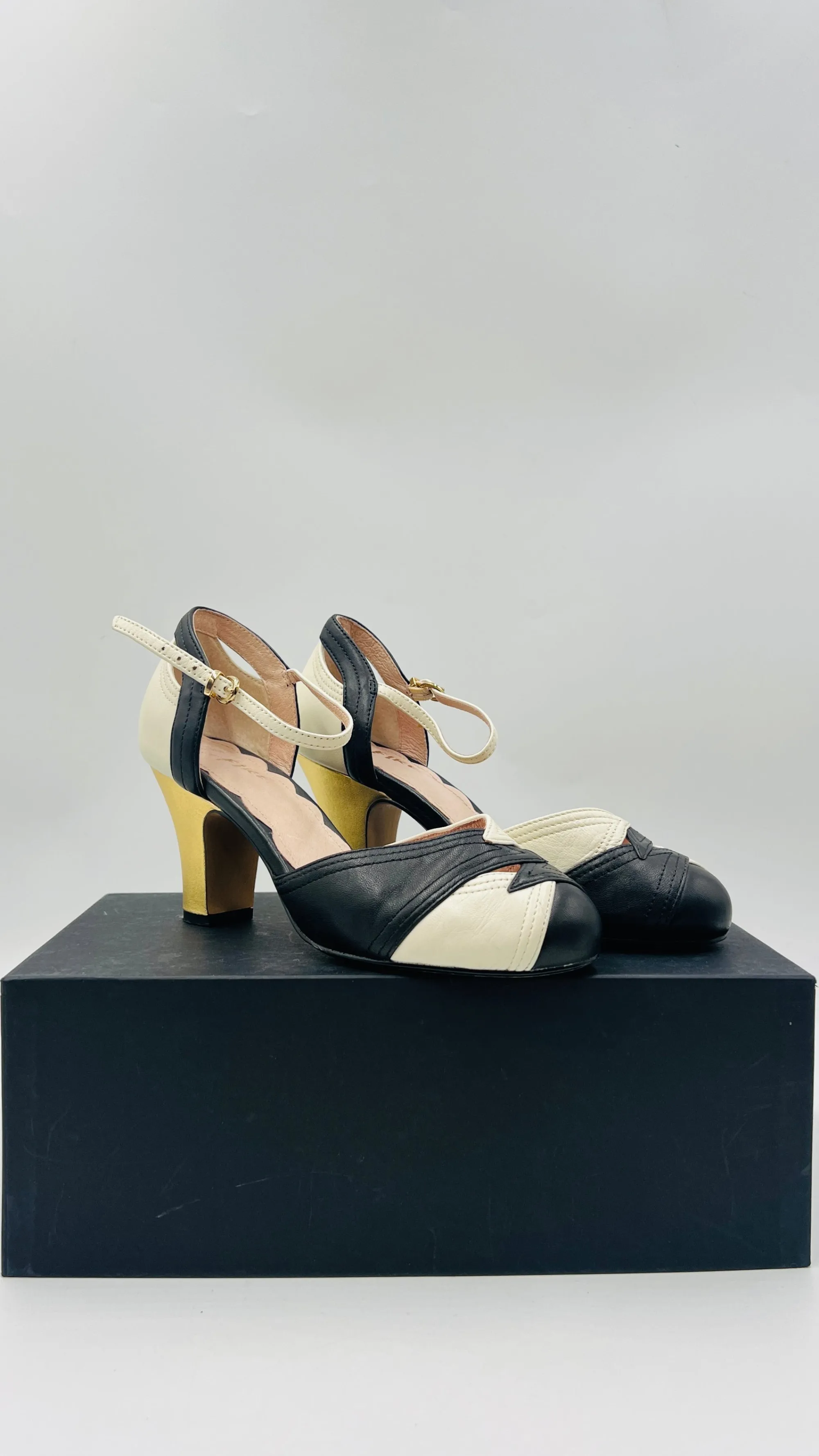 Miss fire Scarpe>Mary Jane color block con cut-out