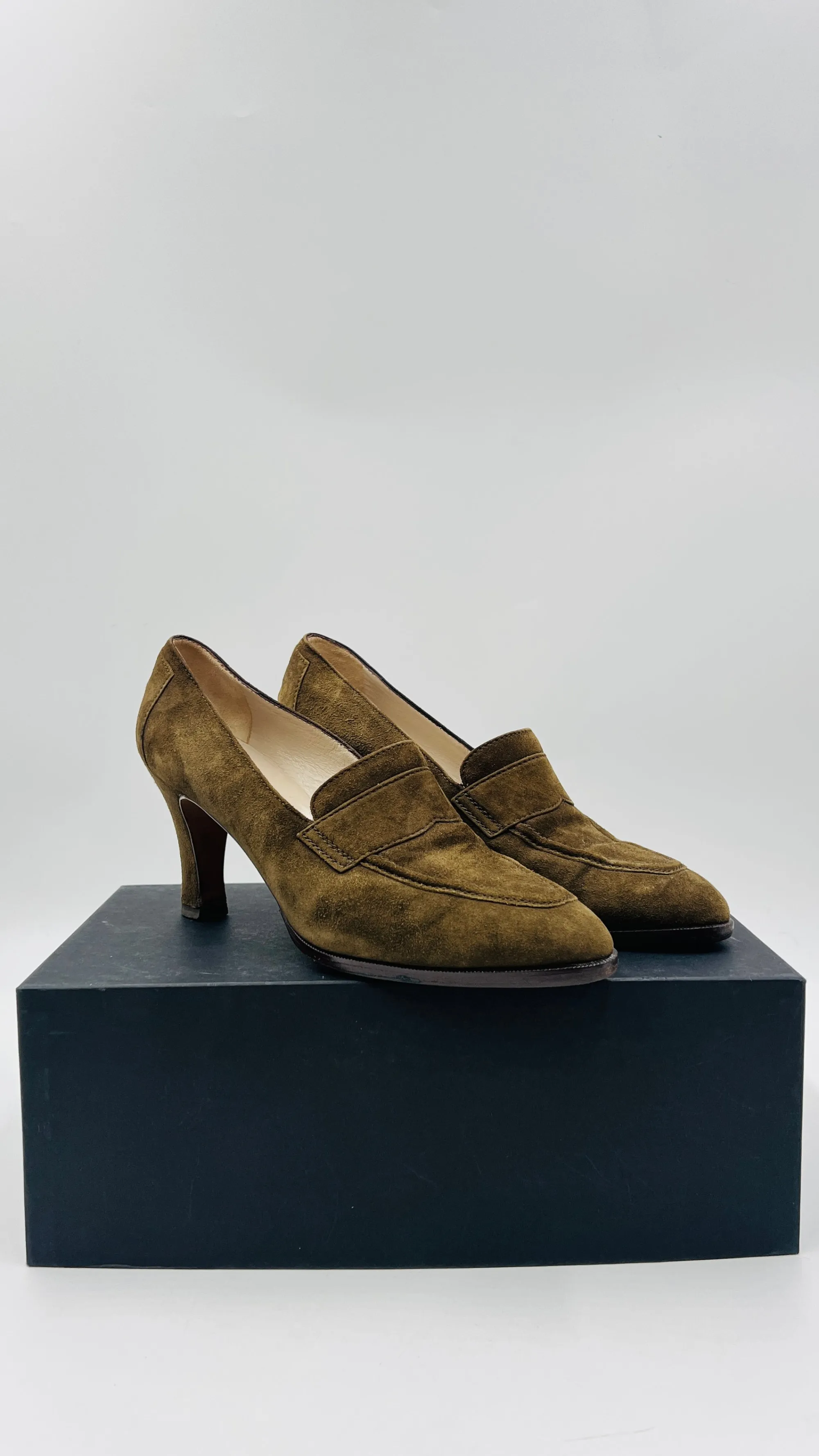 CHANEL Scarpe>Mocassini in suede a punta