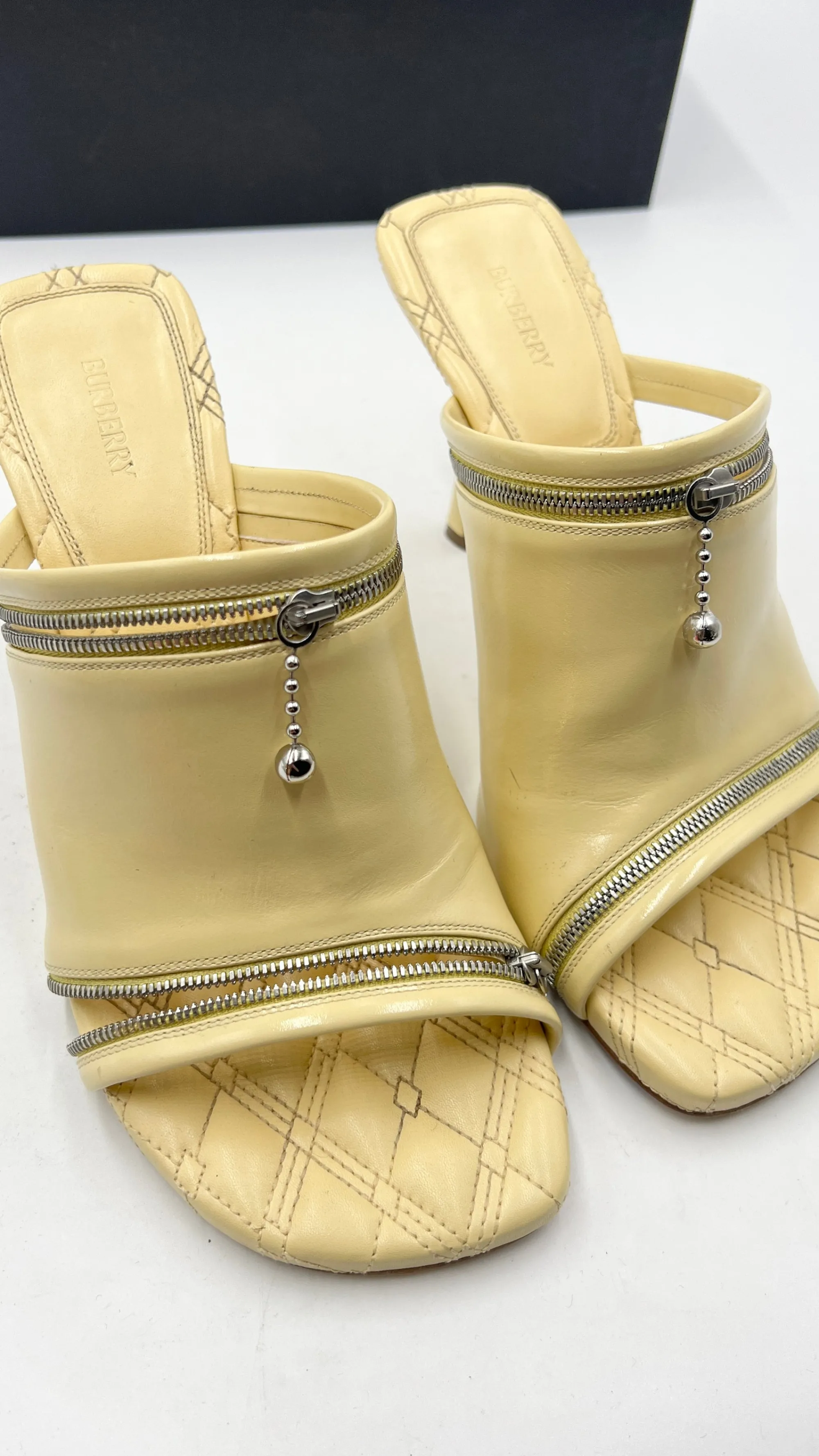 BURBERRY Scarpe>Mules peep toe dettagli zip