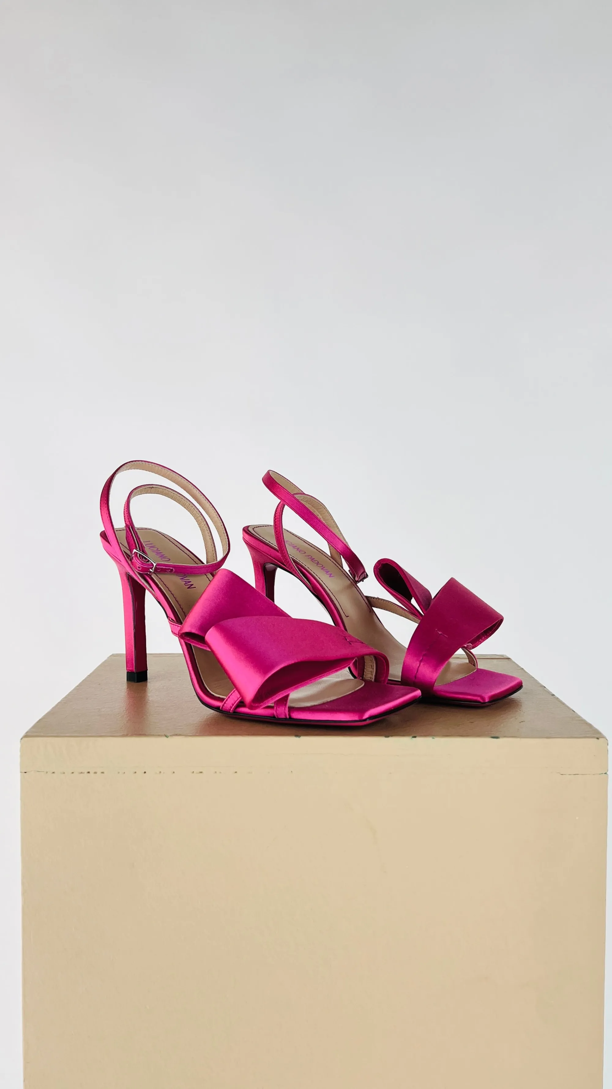 Donna Luciano Padovan Scarpe | Rosso/rosa/viola>Sandali "Nora" in raso fucsia con box