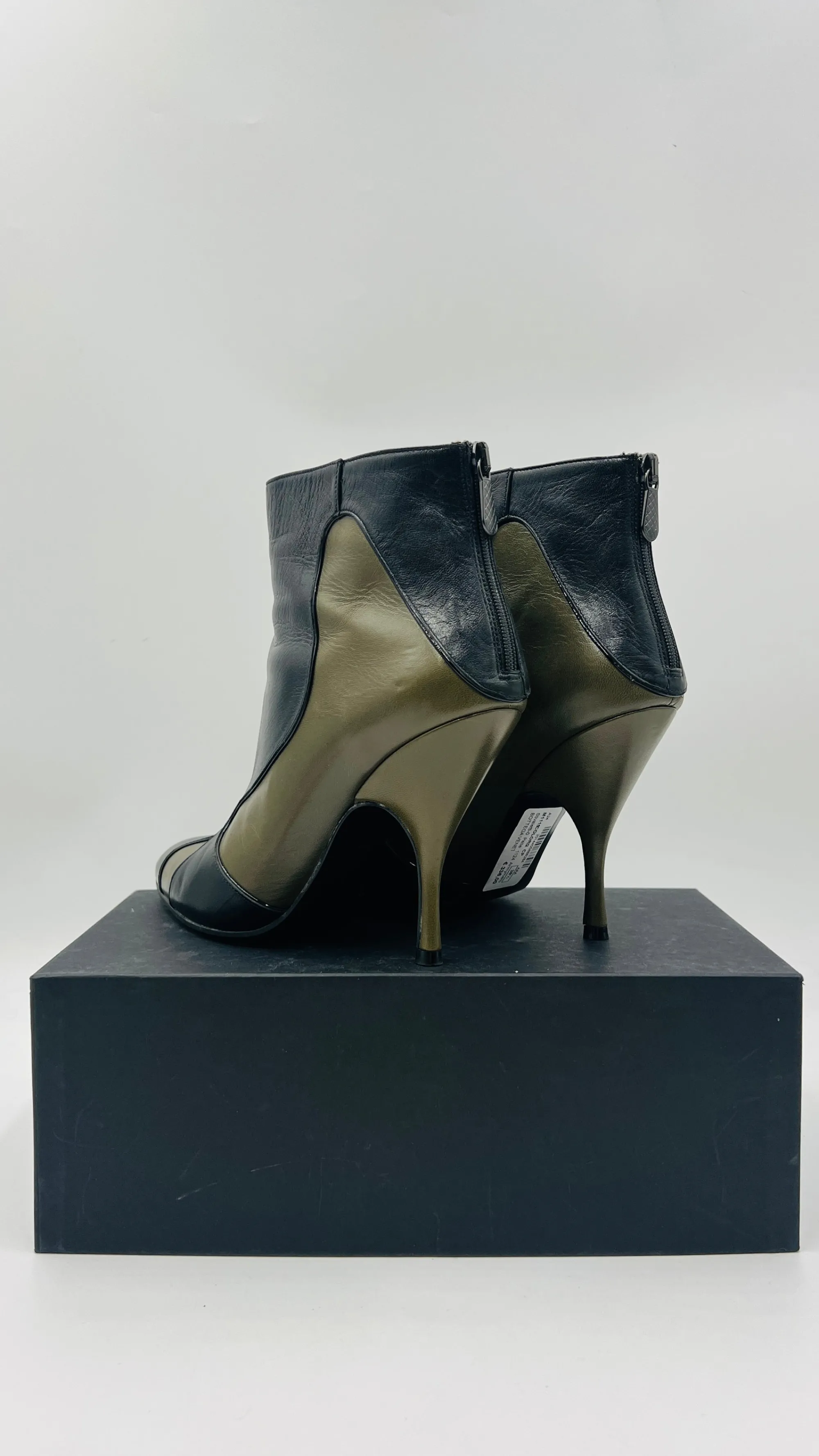 BOTTEGA VENETA Scarpe>Stivaletti color block a punta