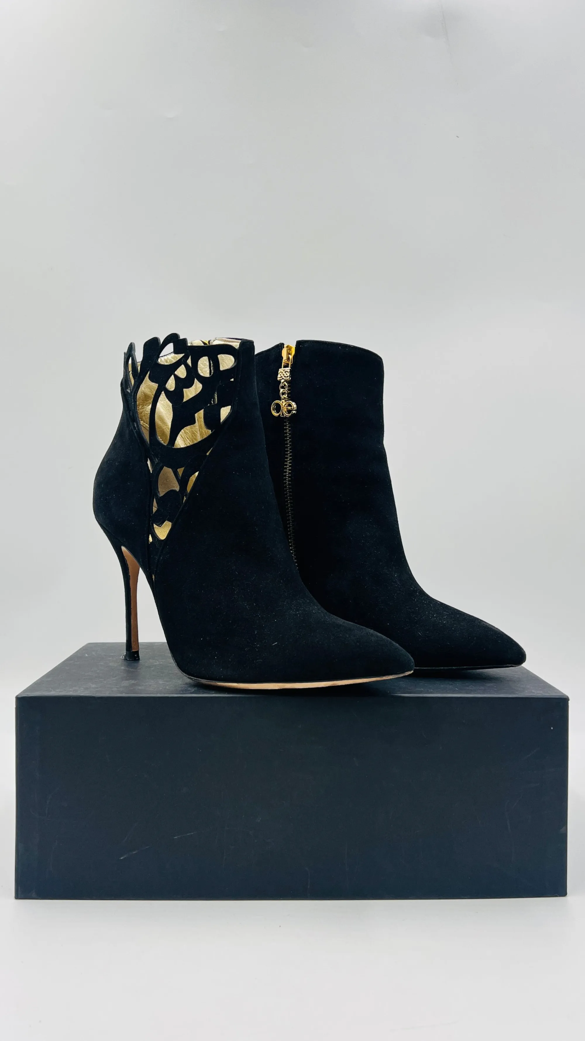 Ae Scarpe>Stivaletti con intagli decorativi
