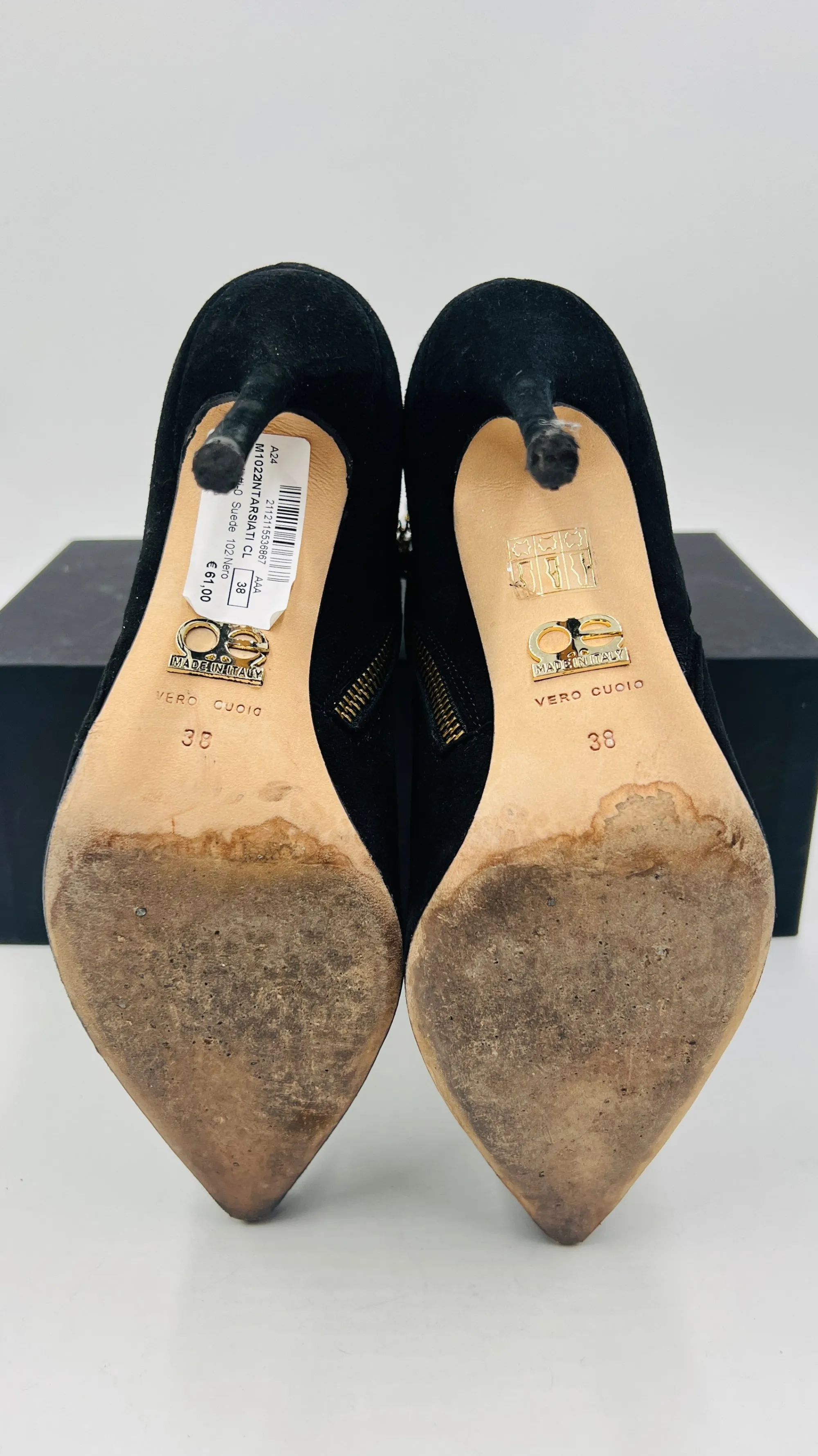 Ae Scarpe>Stivaletti con intagli decorativi