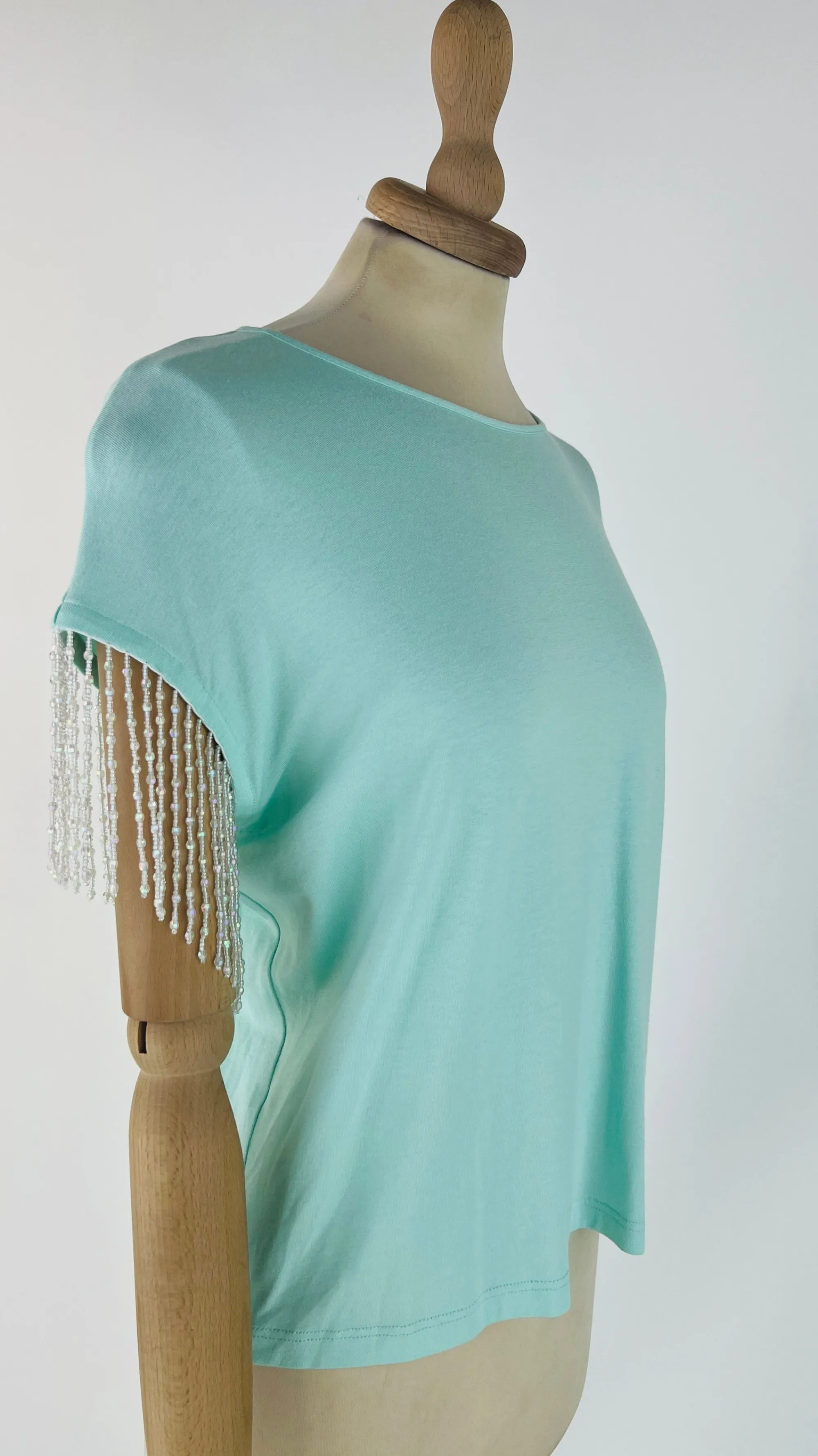 Donna CARLA CARINI T-shirts E Bluse | Blu/azzurro/verde>T-shirt con frange in perline e cartellino